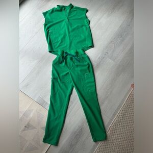 Striking Green XS FIGS scrub set